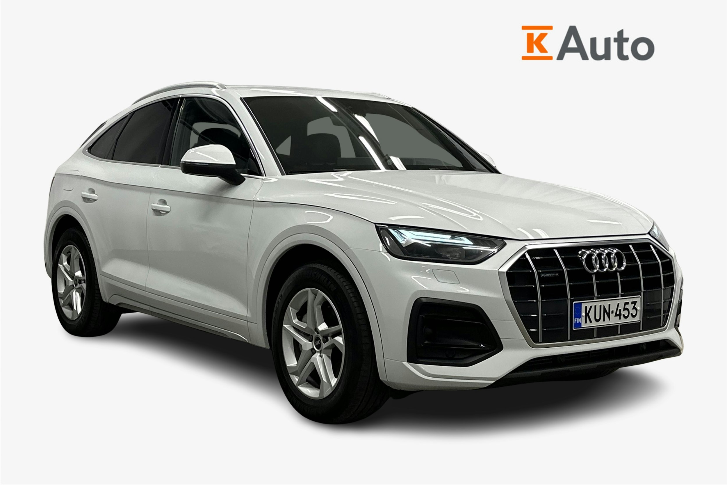 valkoinen Audi Q5 2021 kuva 1.
