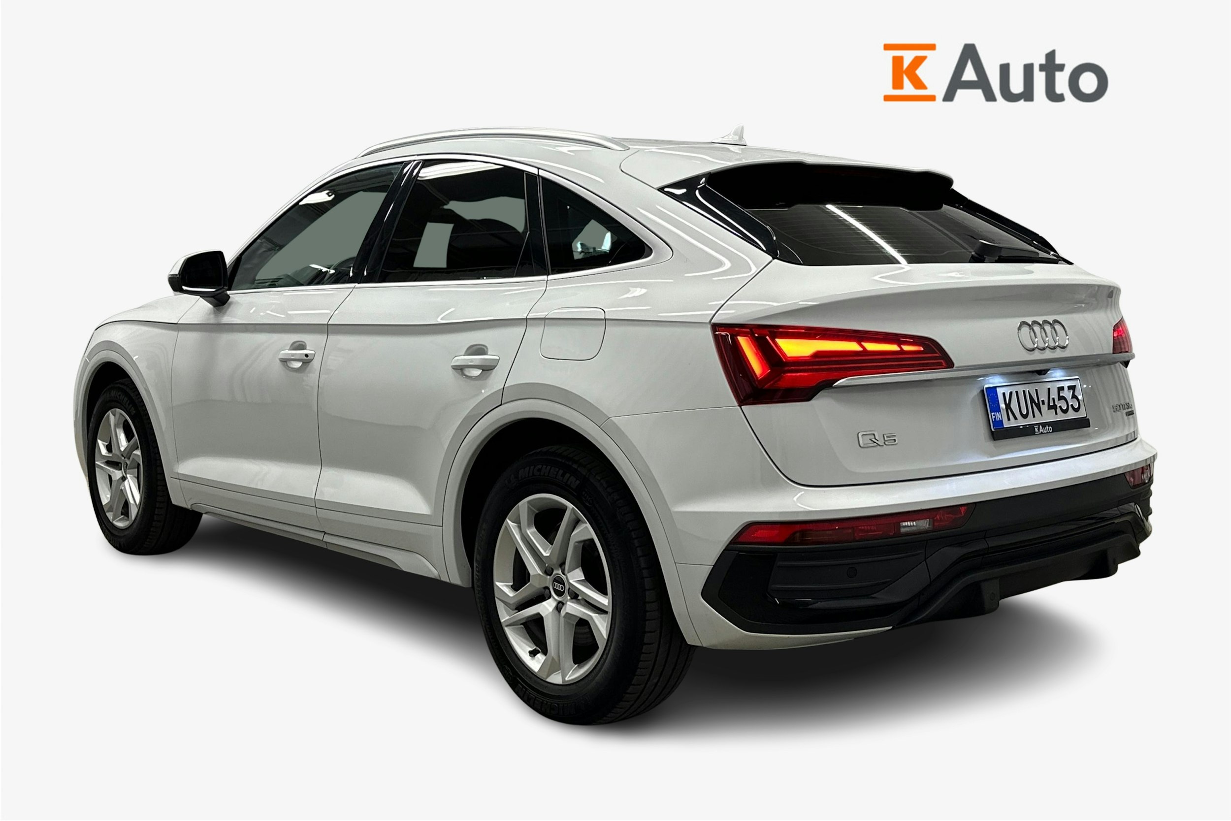 valkoinen Audi Q5 2021 kuva 2.