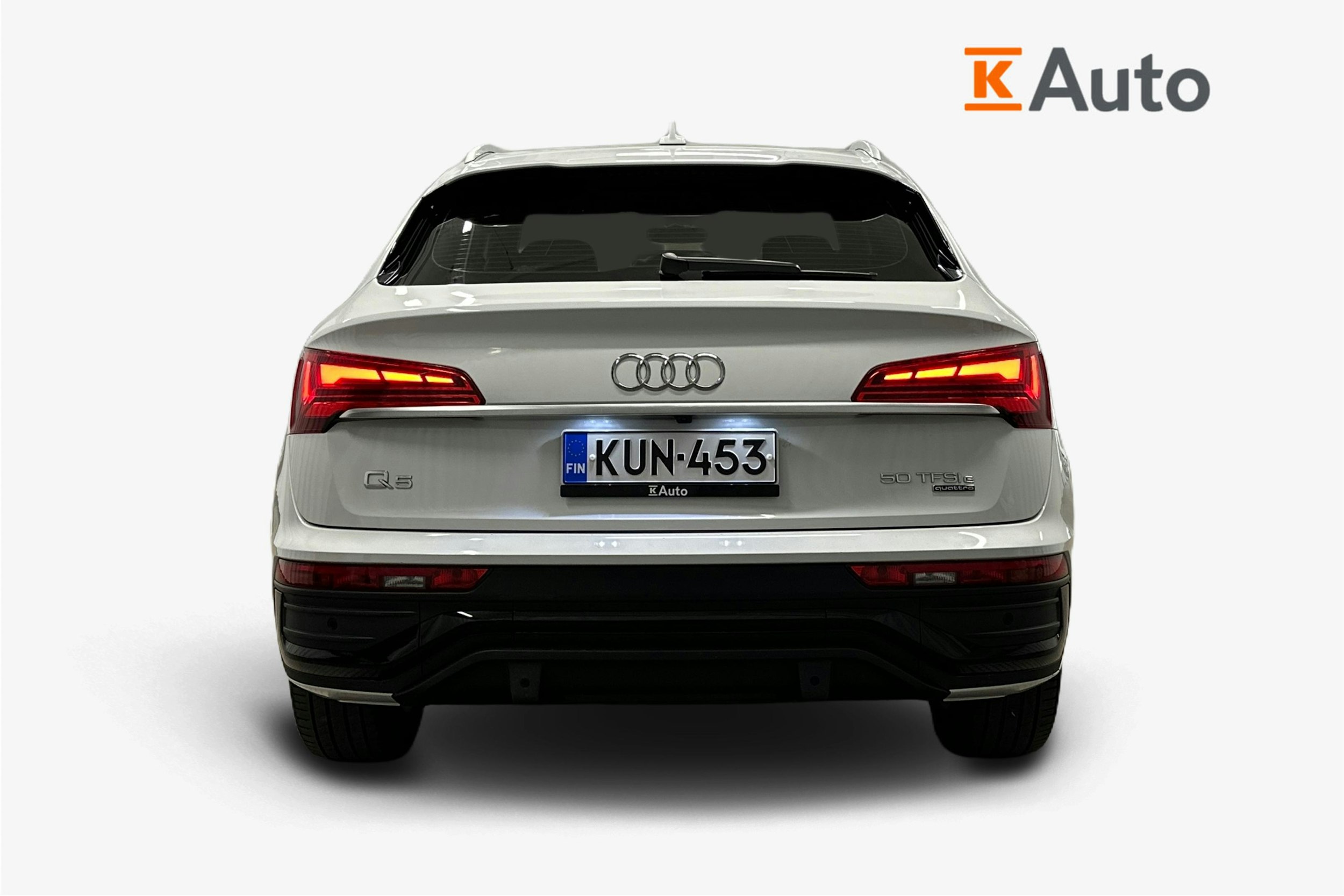 valkoinen Audi Q5 2021 kuva 3.