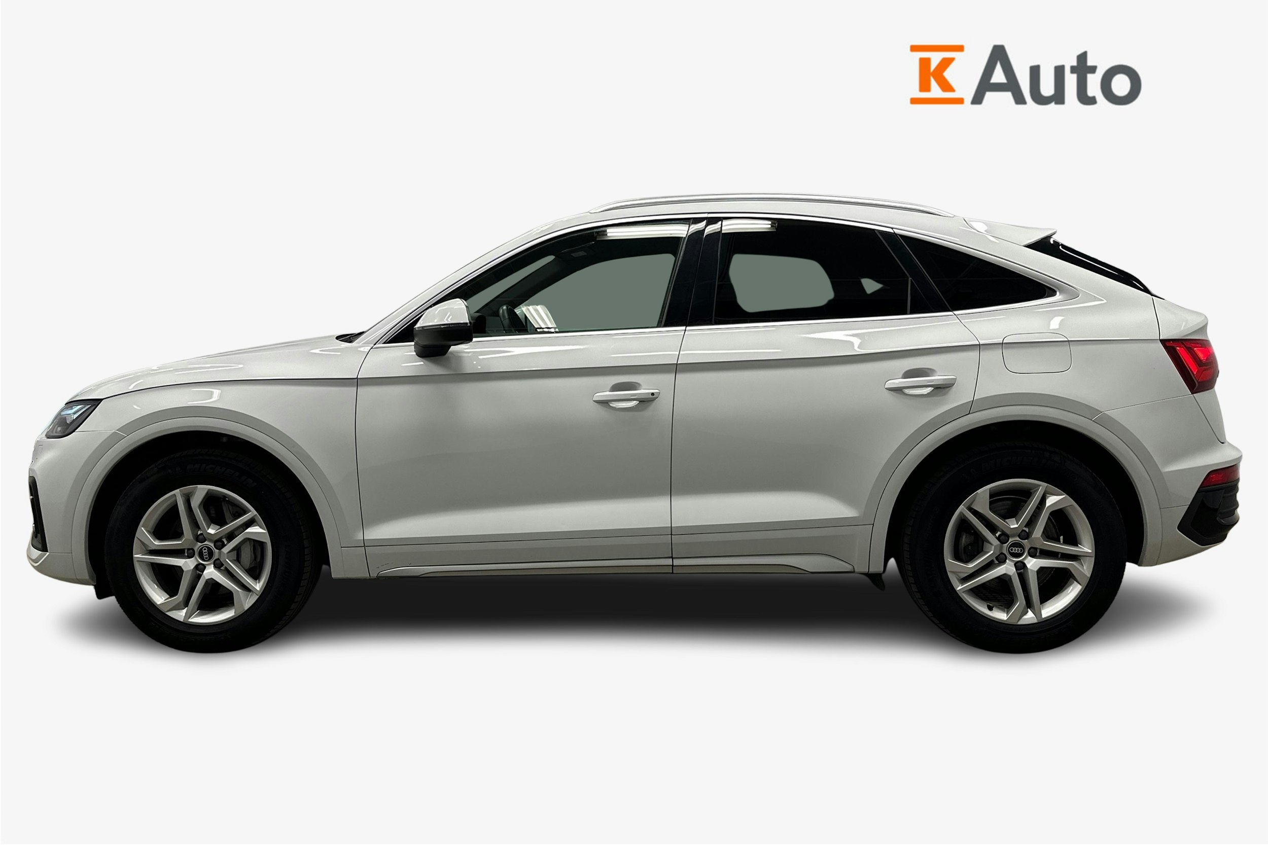 valkoinen Audi Q5 2021 kuva 6.