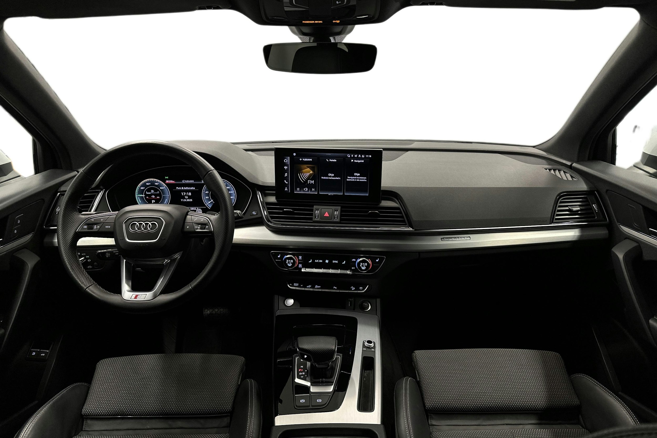 valkoinen Audi Q5 2021 kuva 9.