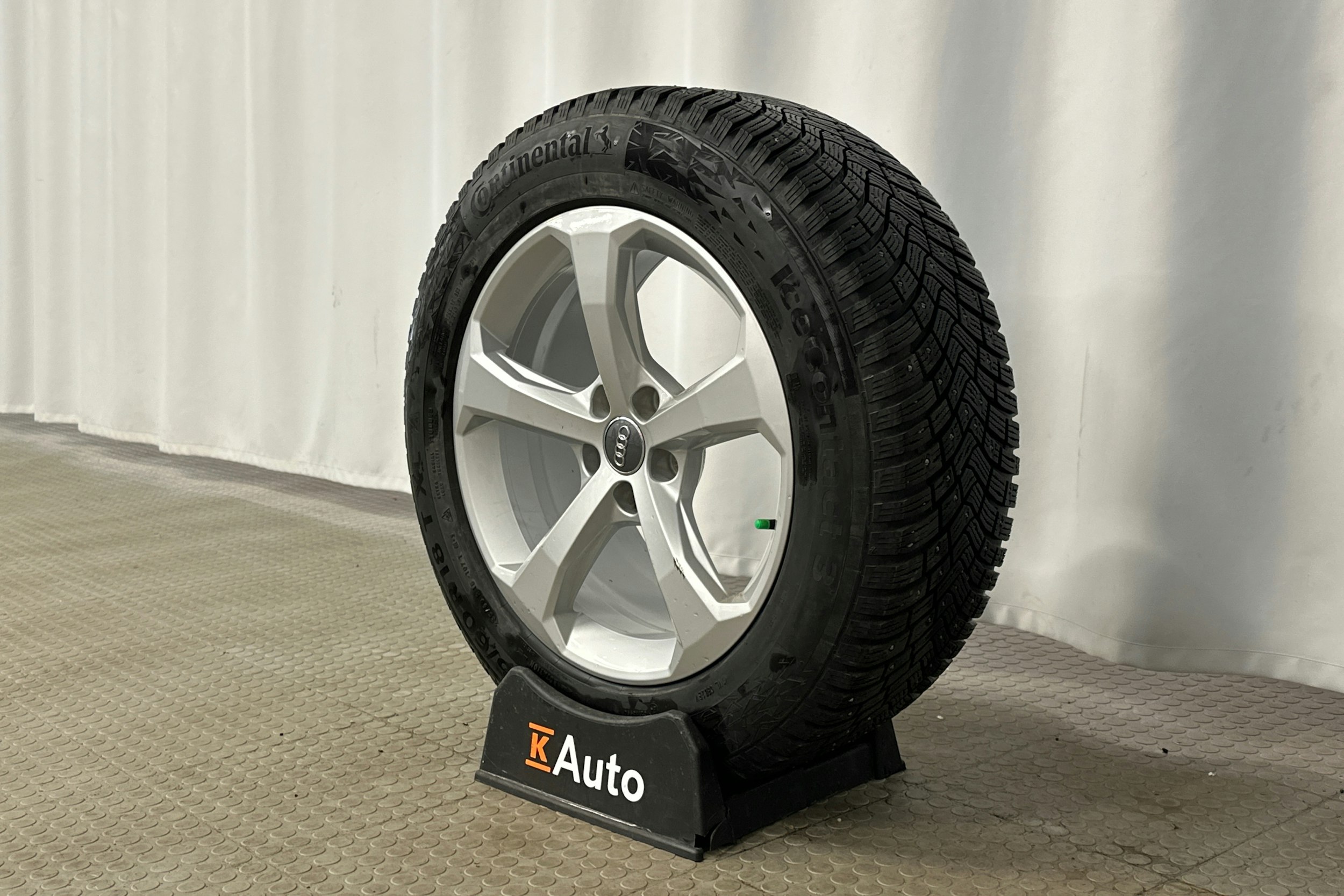 valkoinen Audi Q5 2021 kuva 13.