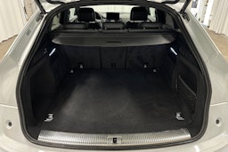 valkoinen Audi Q5 2021 kuva 14.