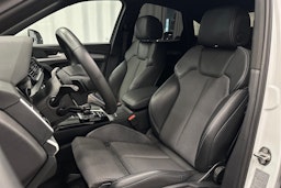 valkoinen Audi Q5 2021 kuva 18.