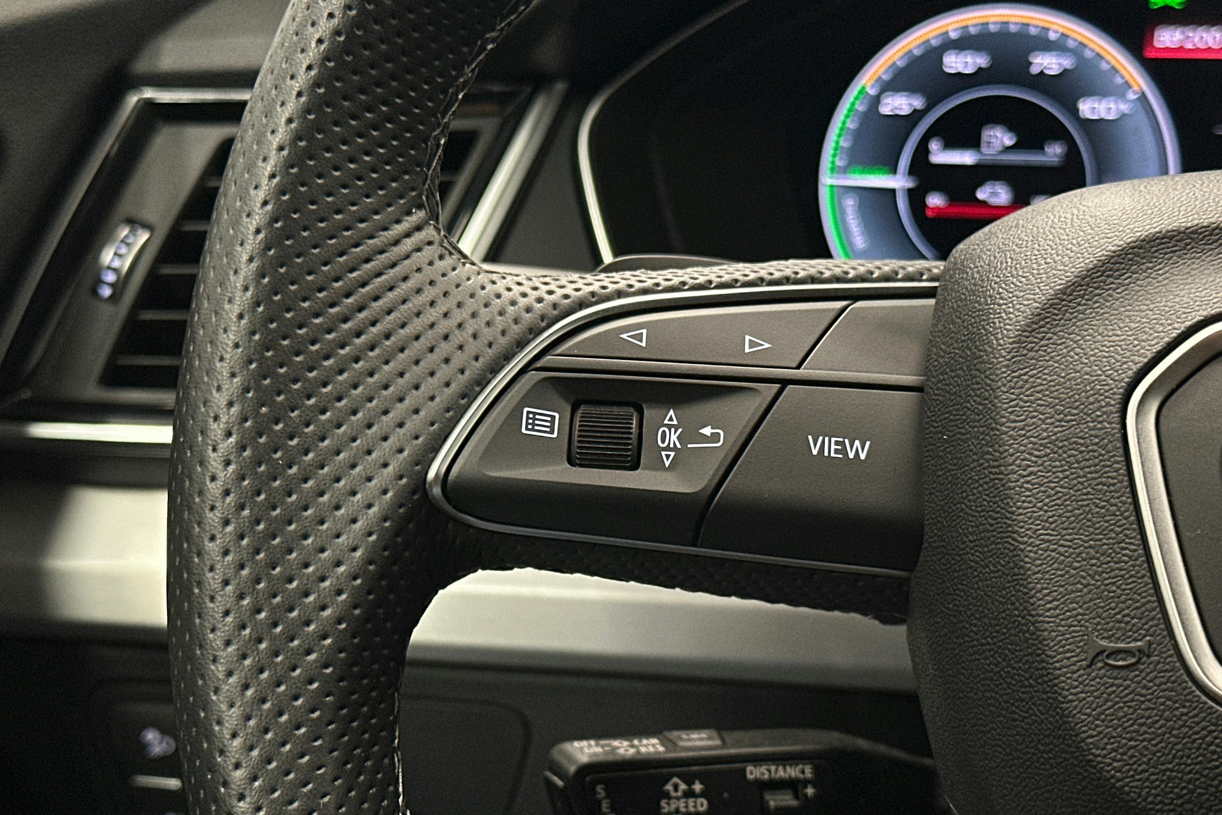 valkoinen Audi Q5 2021 kuva 20.