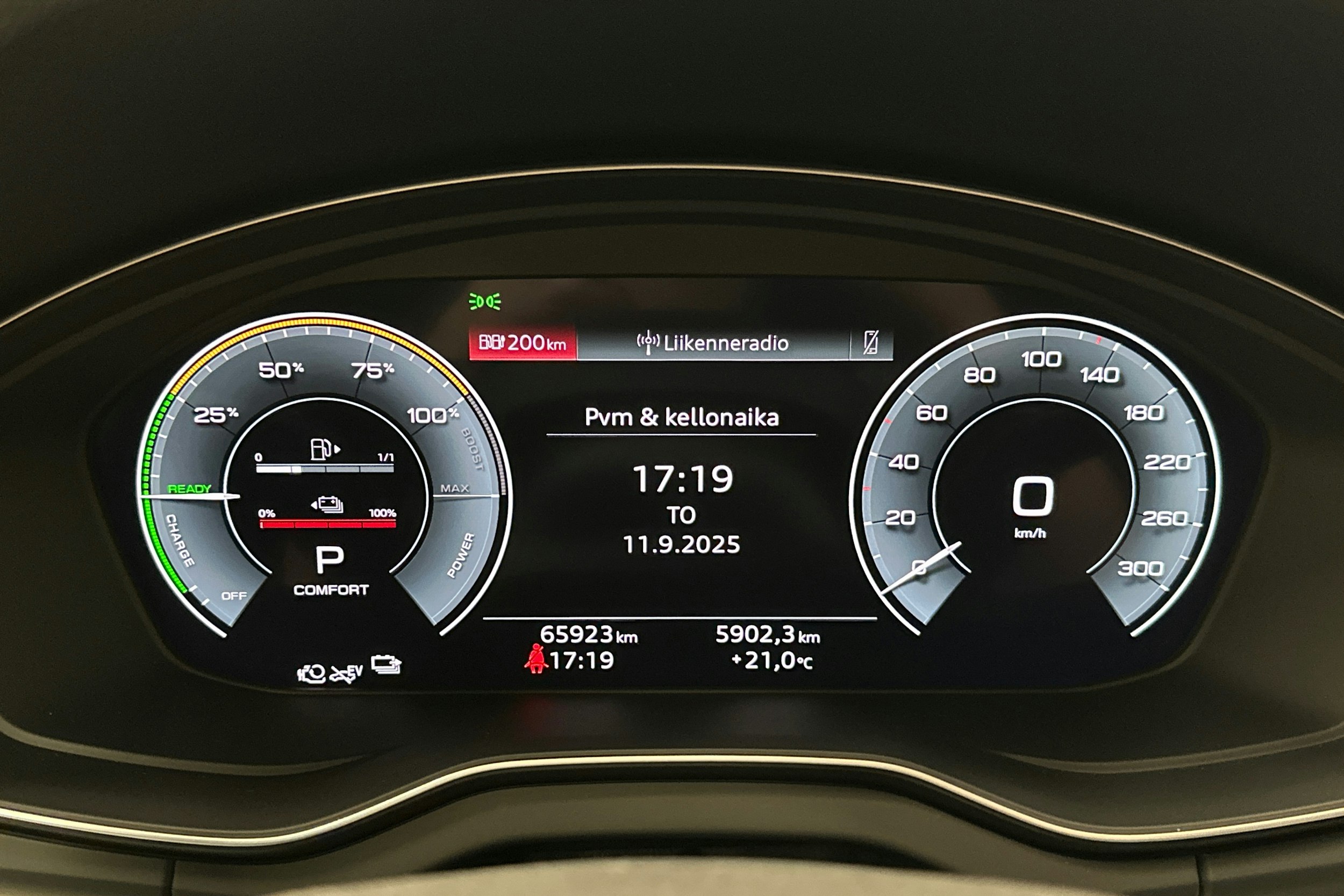 valkoinen Audi Q5 2021 kuva 23.
