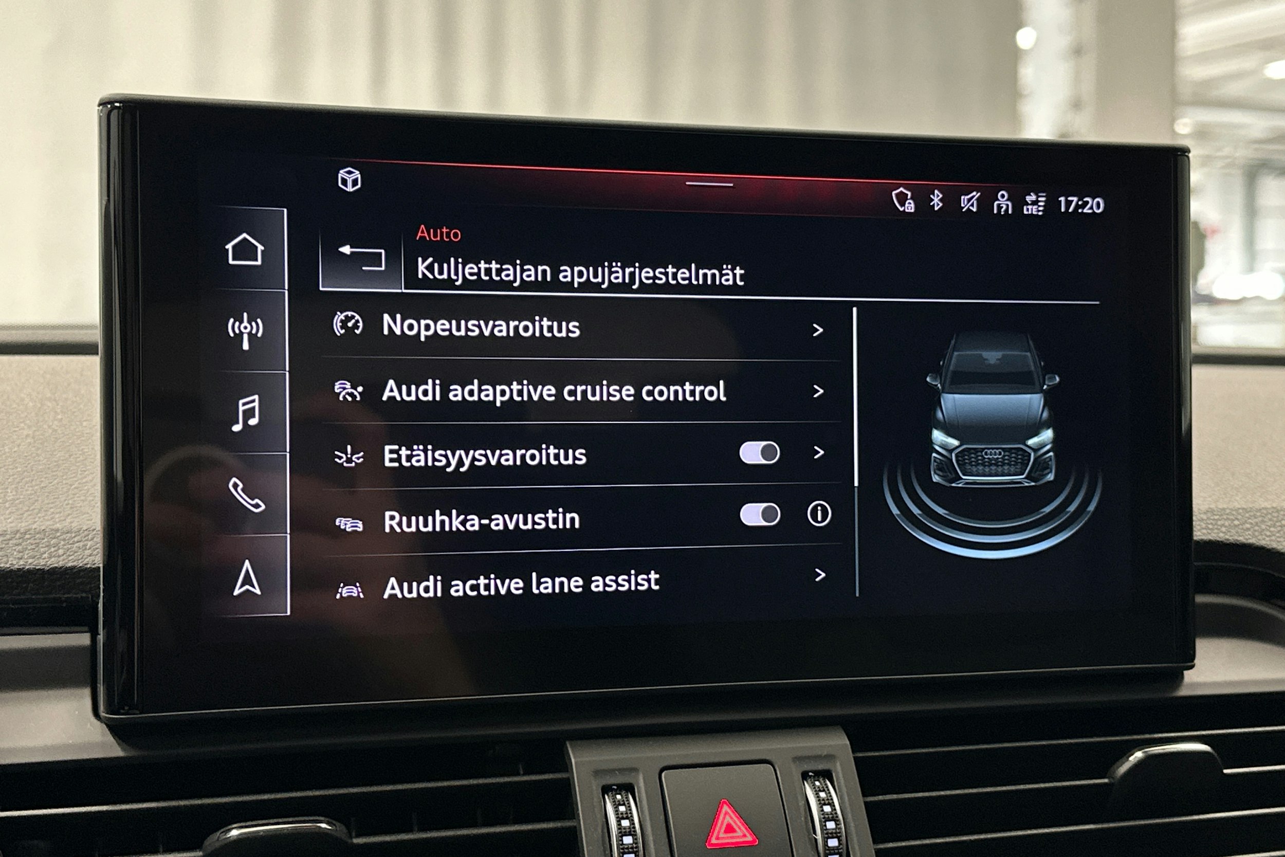 valkoinen Audi Q5 2021 kuva 27.