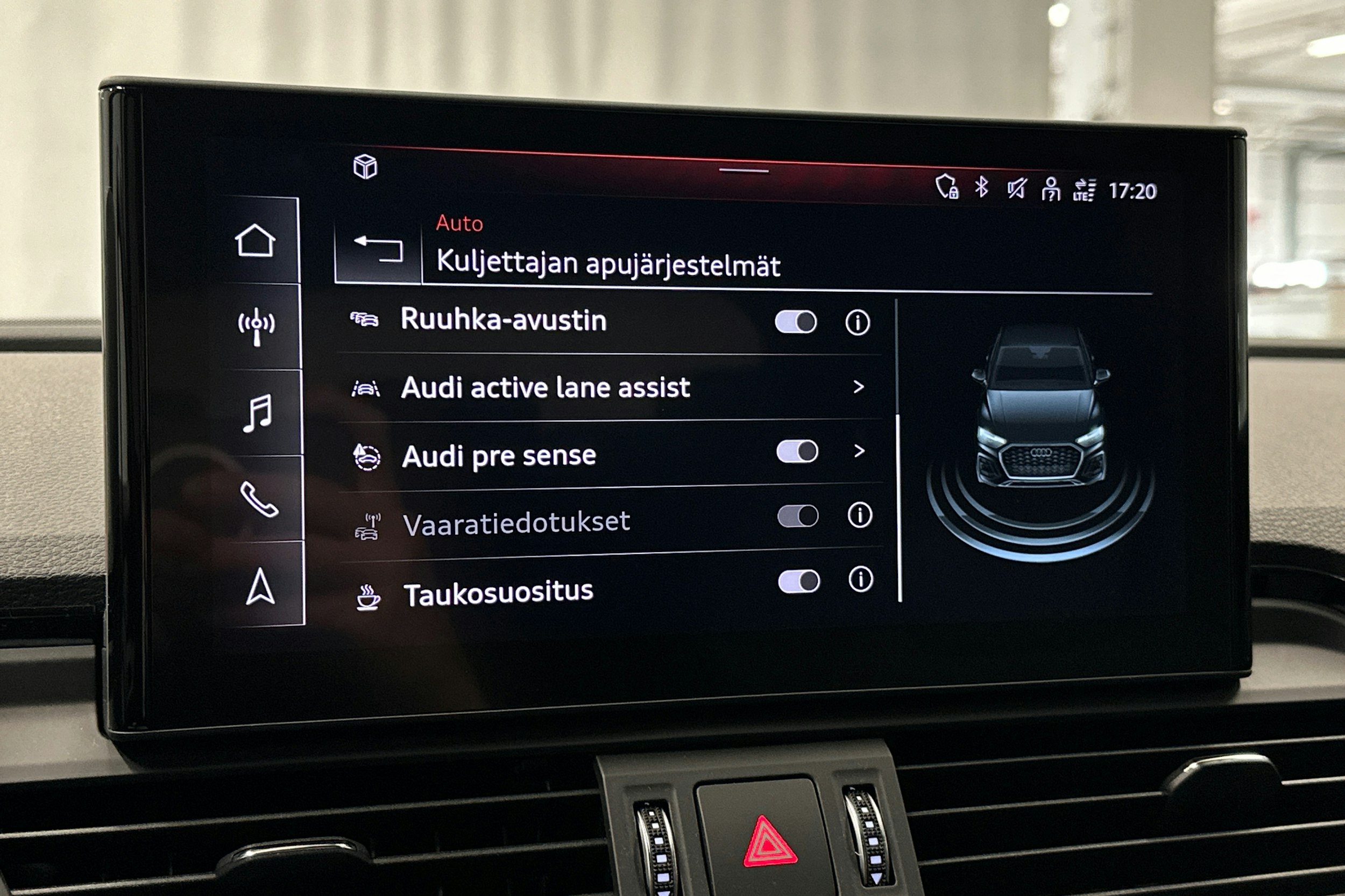 valkoinen Audi Q5 2021 kuva 28.