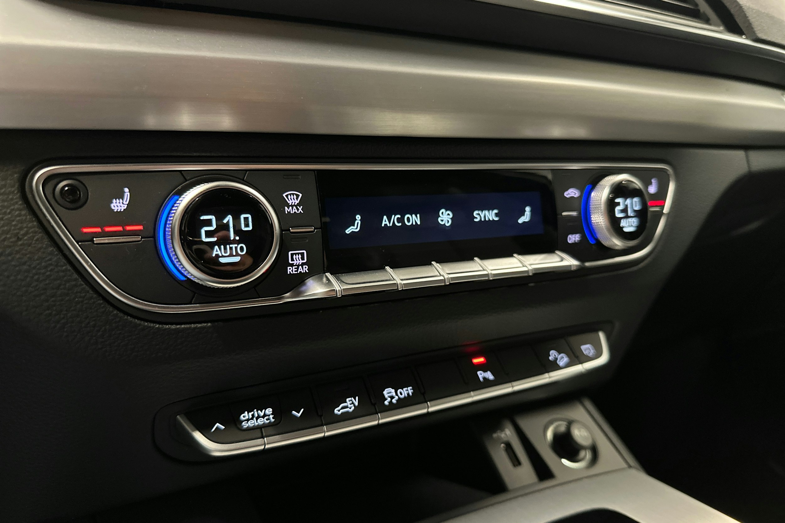 valkoinen Audi Q5 2021 kuva 30.