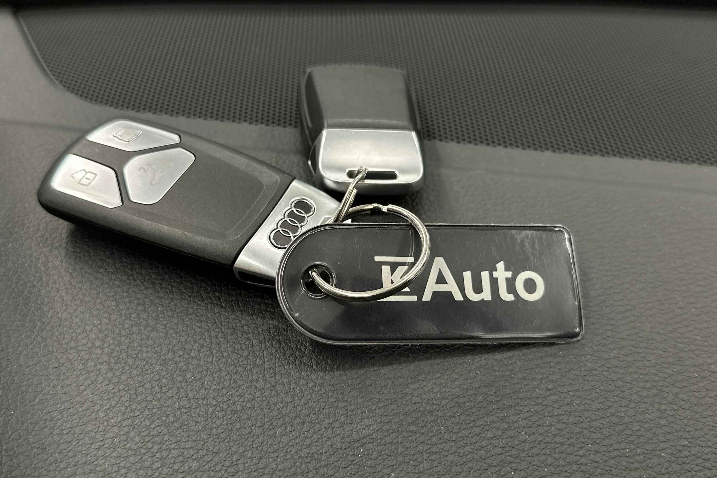valkoinen Audi Q5 2021 kuva 32.