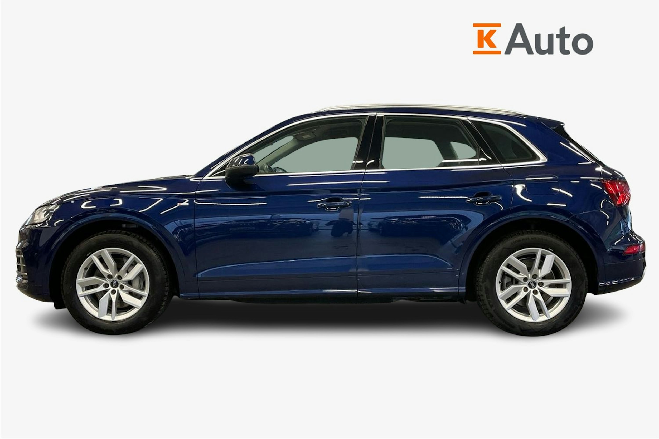 sininen Audi Q5 2021 kuva 6.