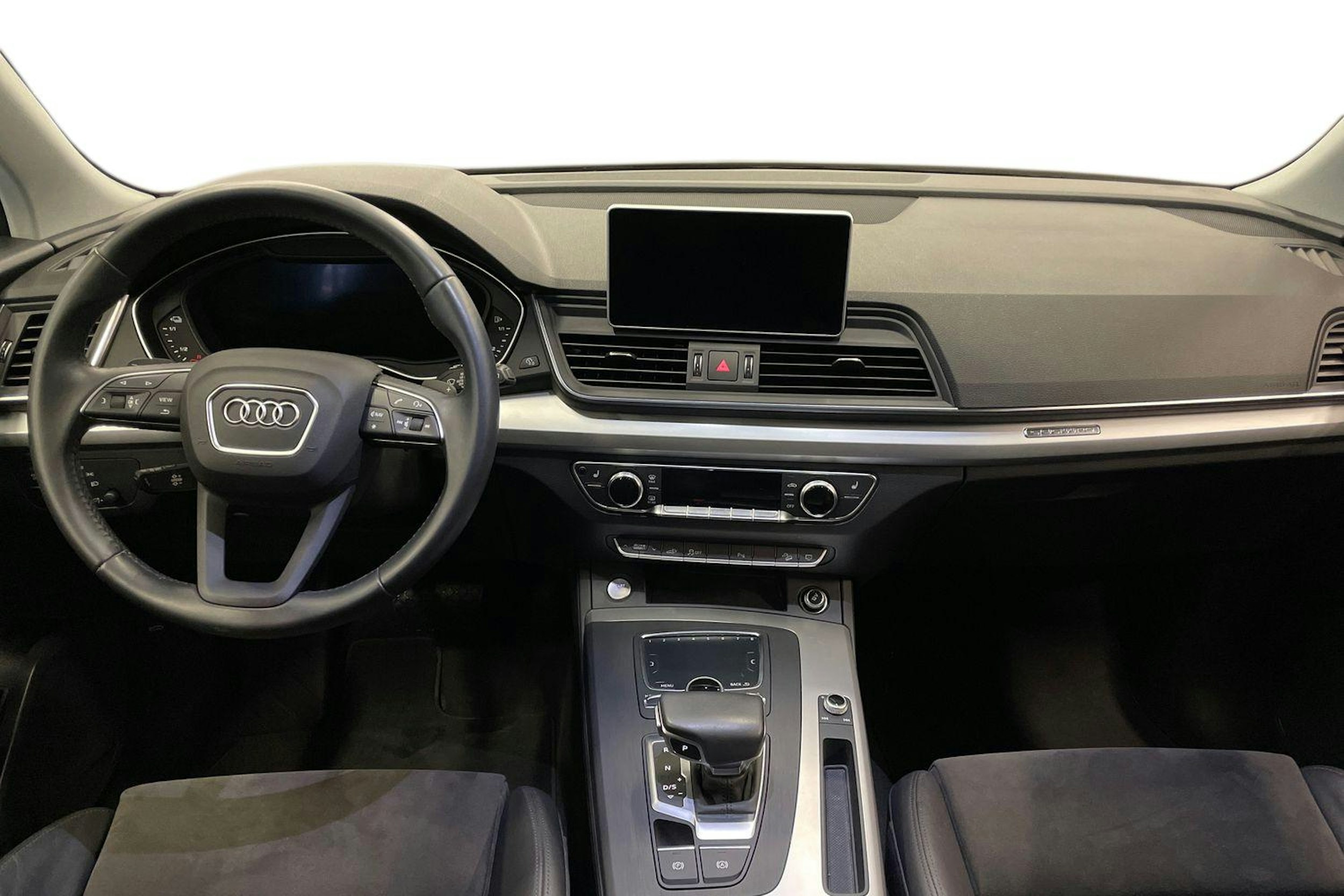 sininen Audi Q5 2021 kuva 9.