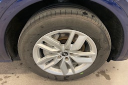 sininen Audi Q5 2021 kuva 13.