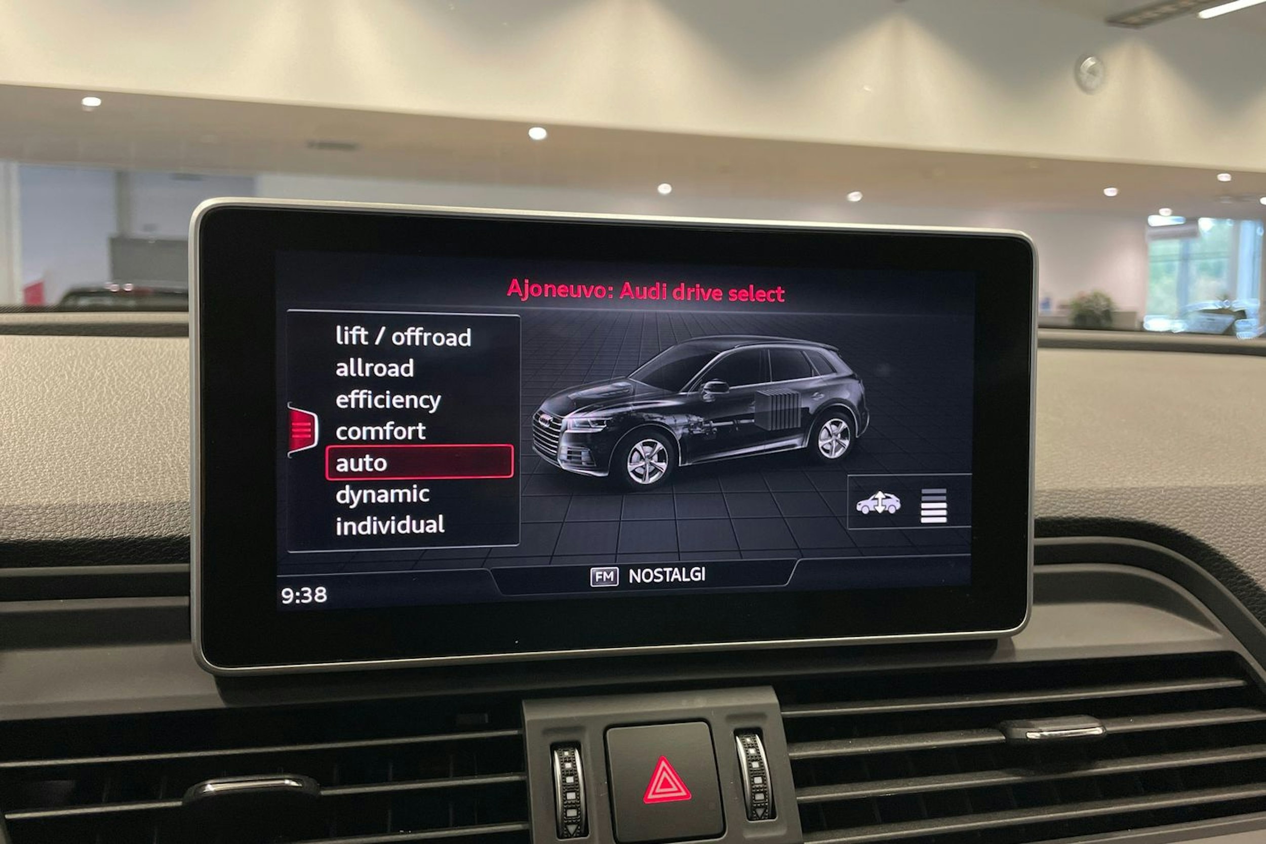 sininen Audi Q5 2021 kuva 20.