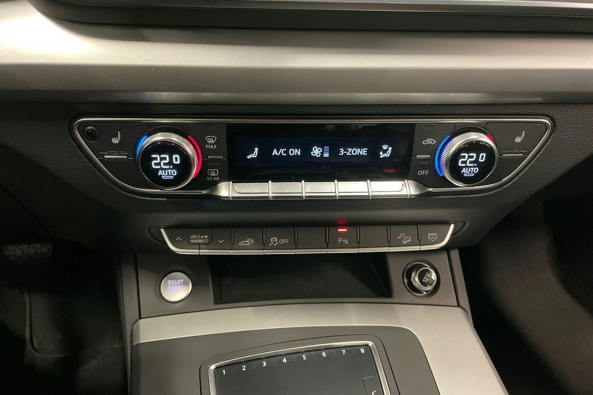 sininen Audi Q5 2021 kuva 23.