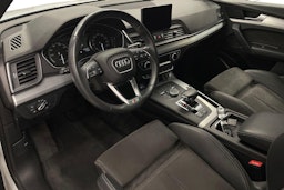 Valkoinen Audi Q5 2020 kuva 6.