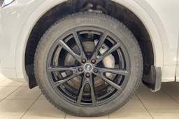 Valkoinen Audi Q5 2020 kuva 9.