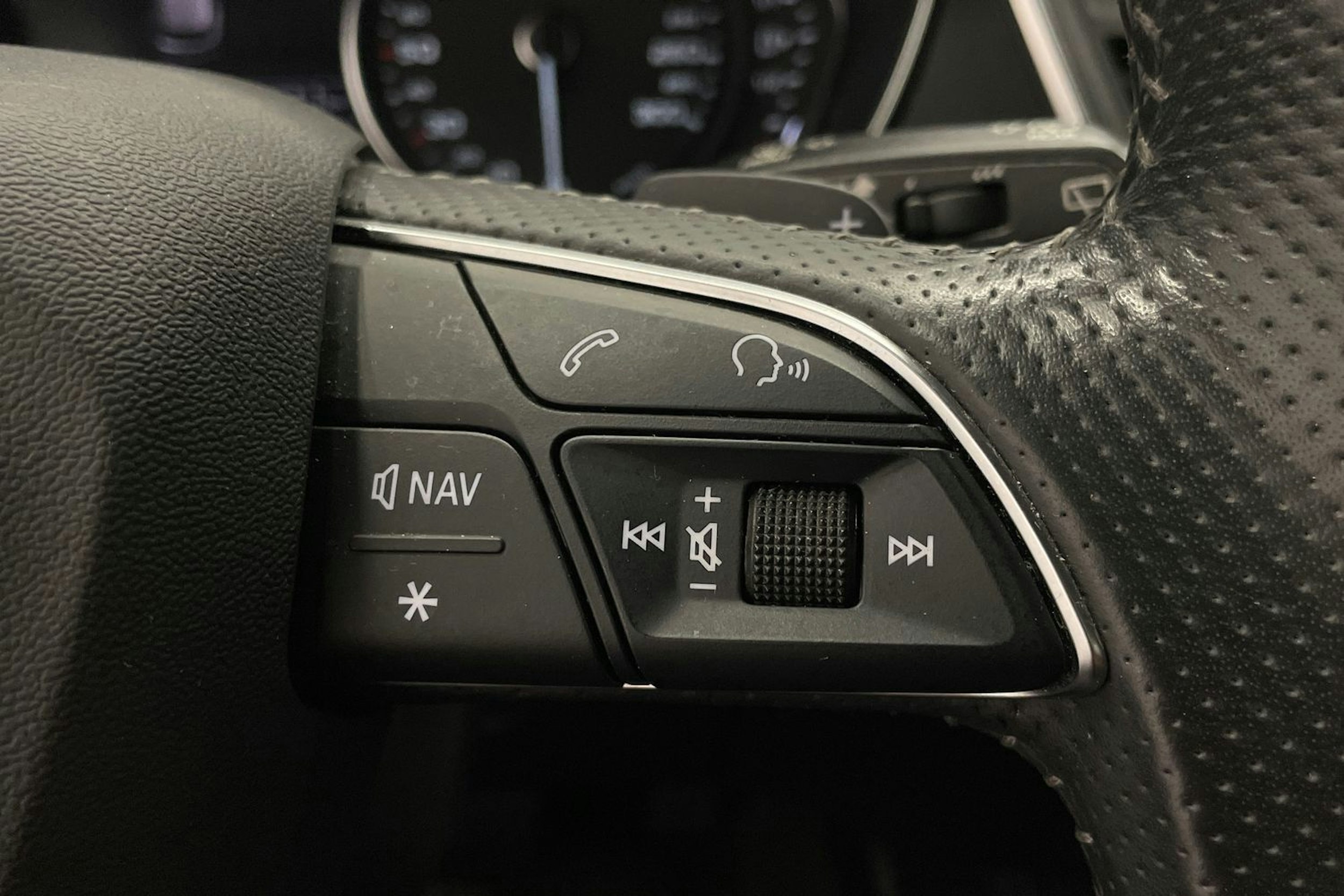 Valkoinen Audi Q5 2020 kuva 14.