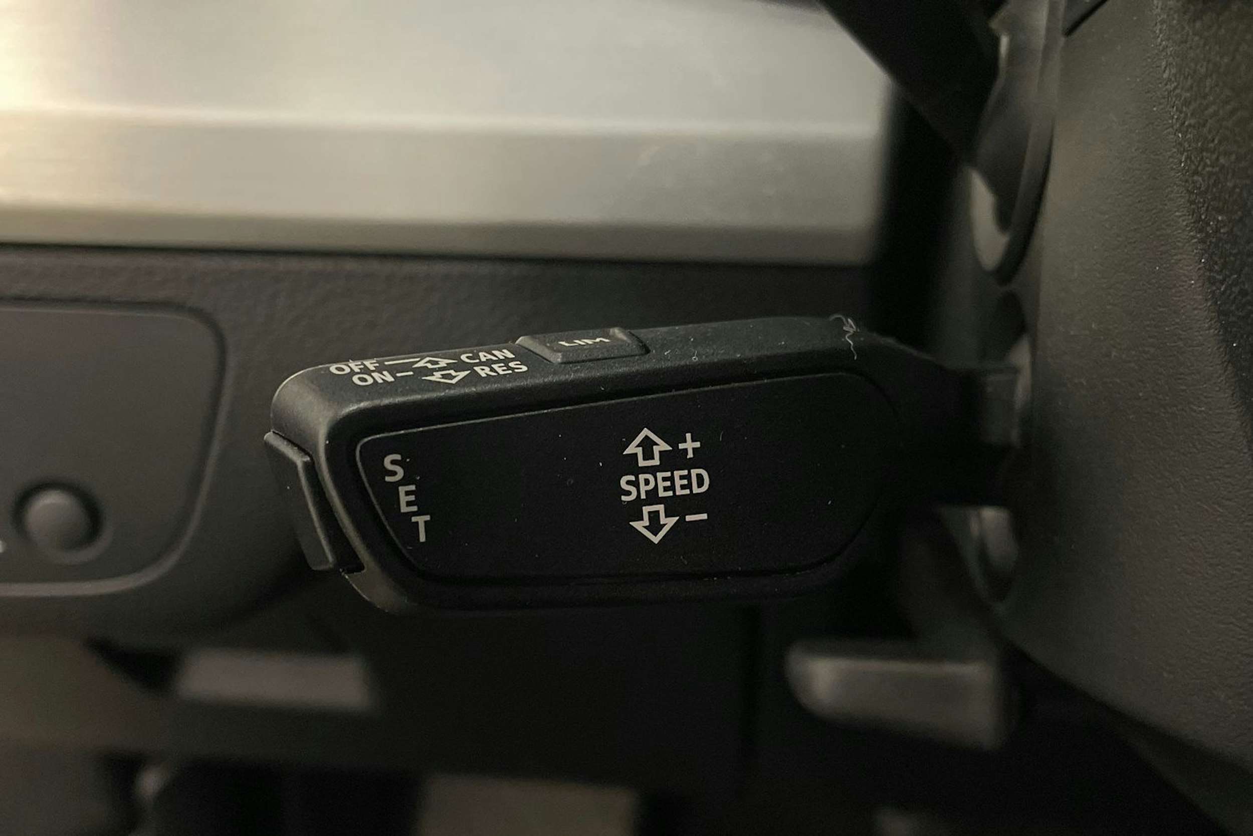 Valkoinen Audi Q5 2020 kuva 15.