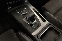 Valkoinen Audi Q5 2020 kuva 16.