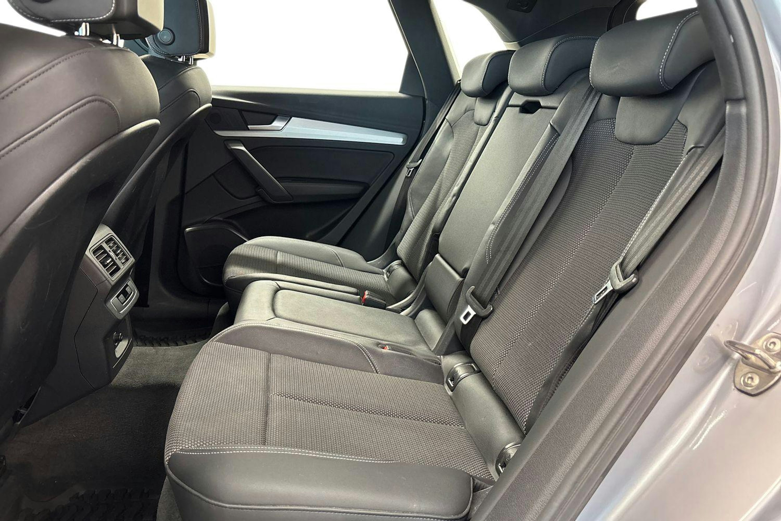 met. hopea Audi Q5 2021 kuva 10.