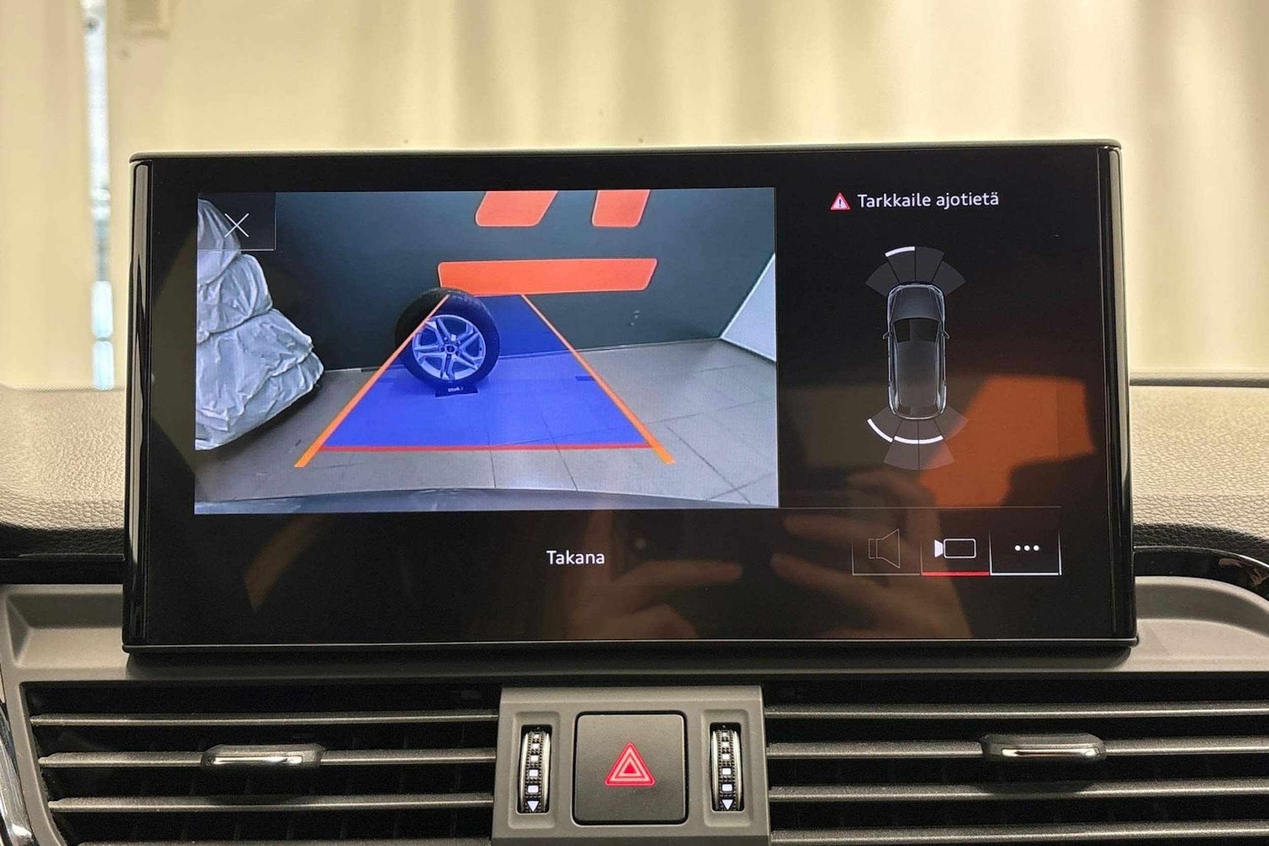 met. hopea Audi Q5 2021 kuva 20.