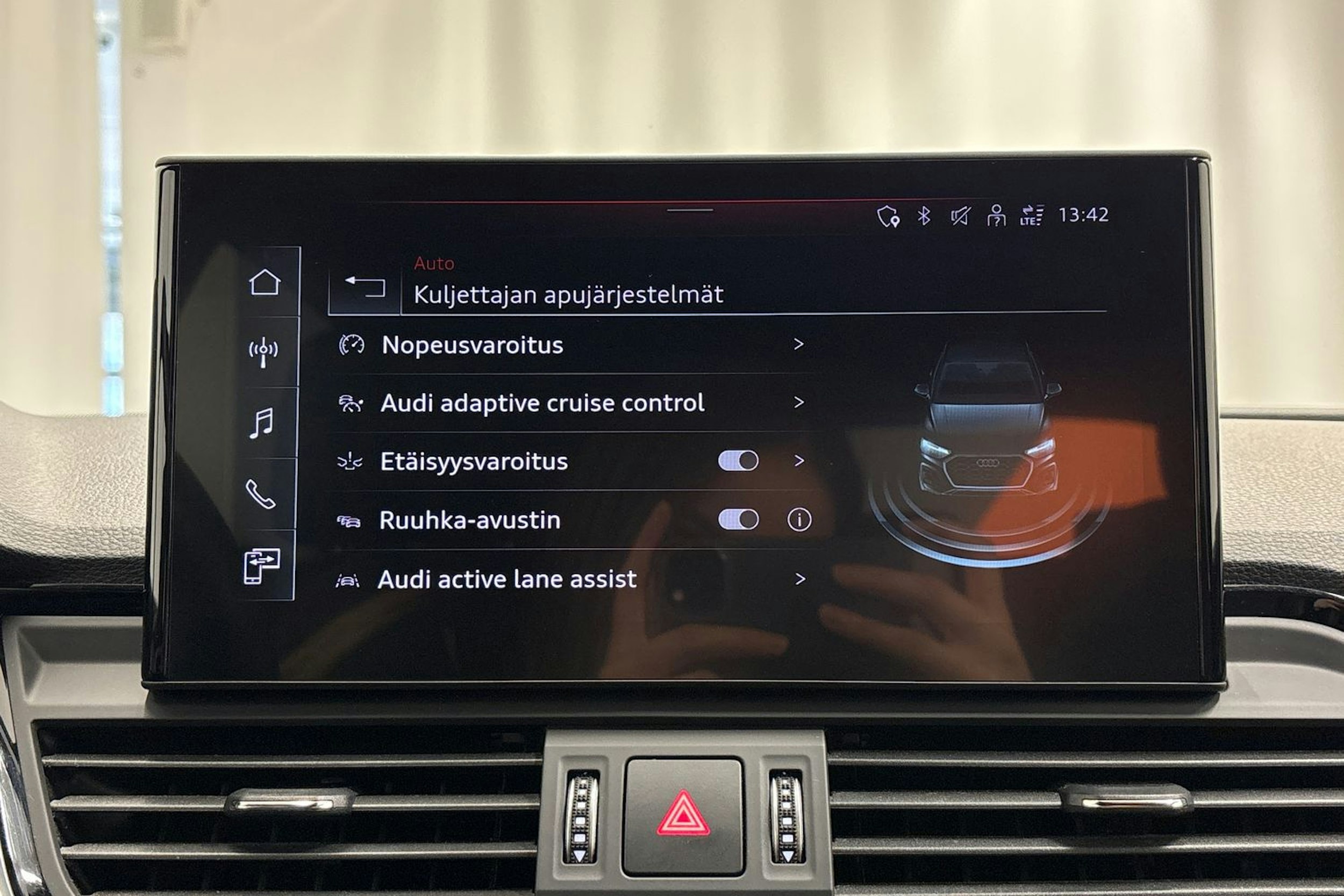 met. hopea Audi Q5 2021 kuva 21.