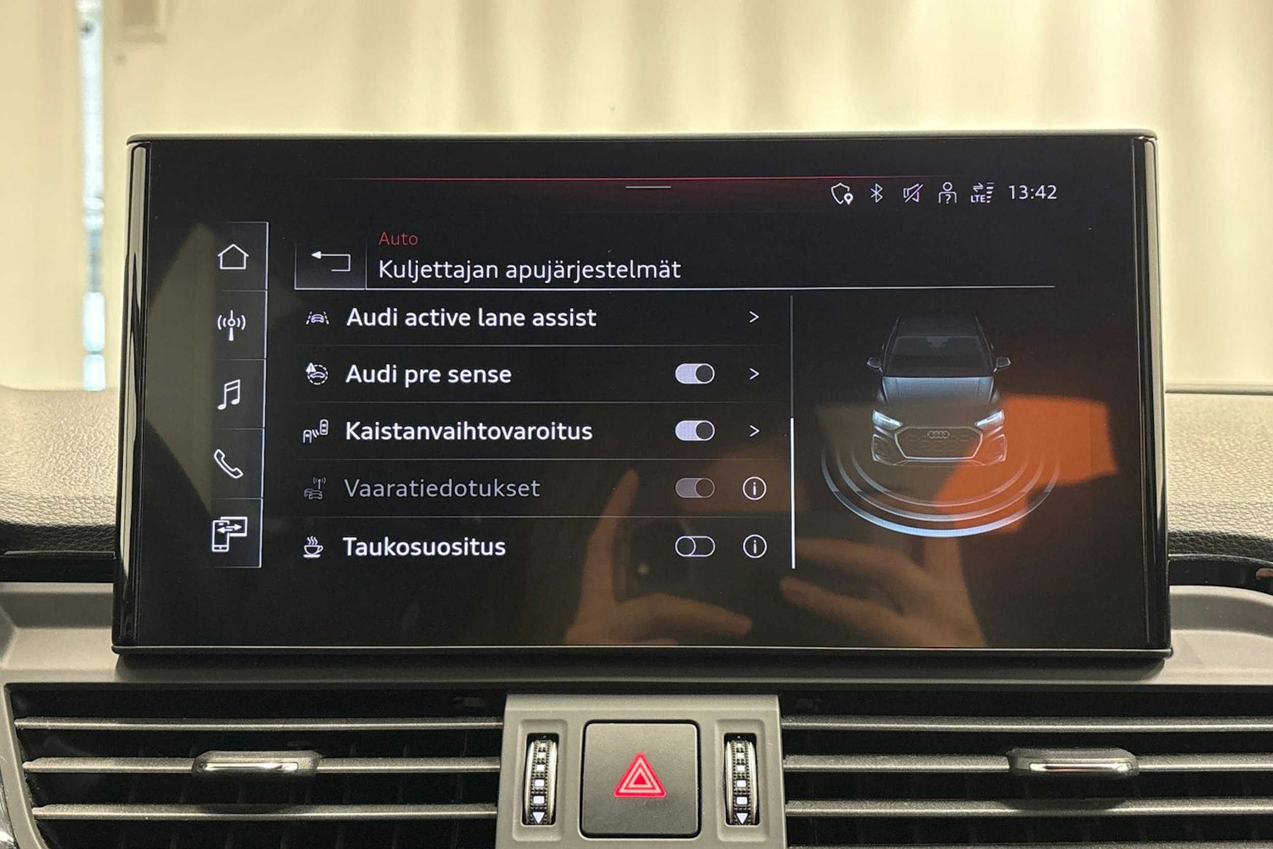 met. hopea Audi Q5 2021 kuva 22.