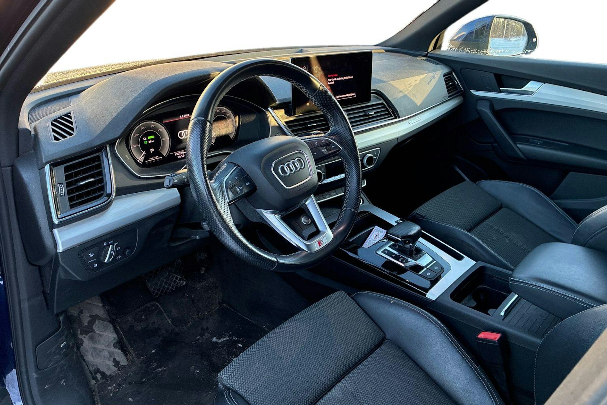 Sininen Audi Q5 2021 kuva 3.