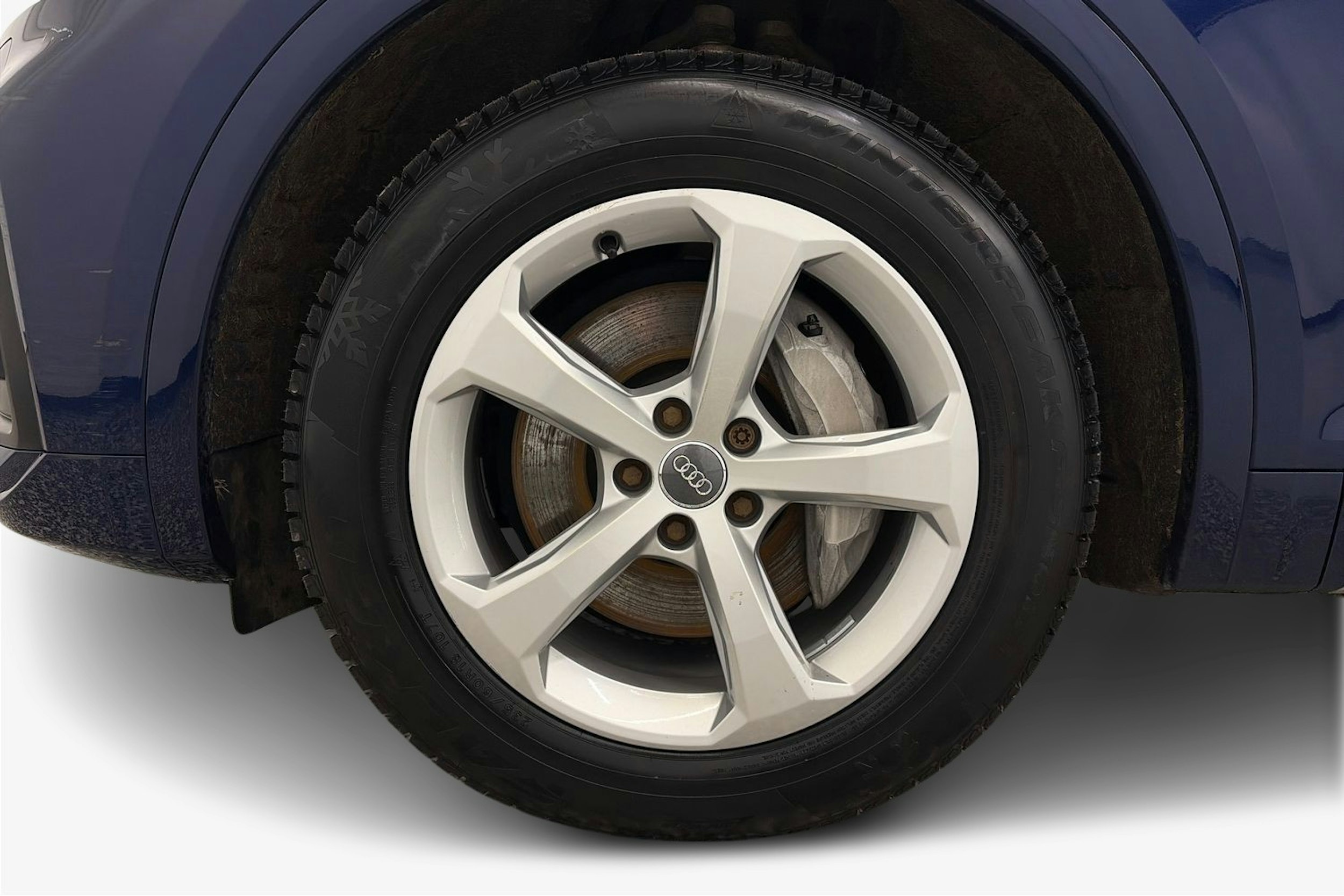 Sininen Audi Q5 2021 kuva 11.