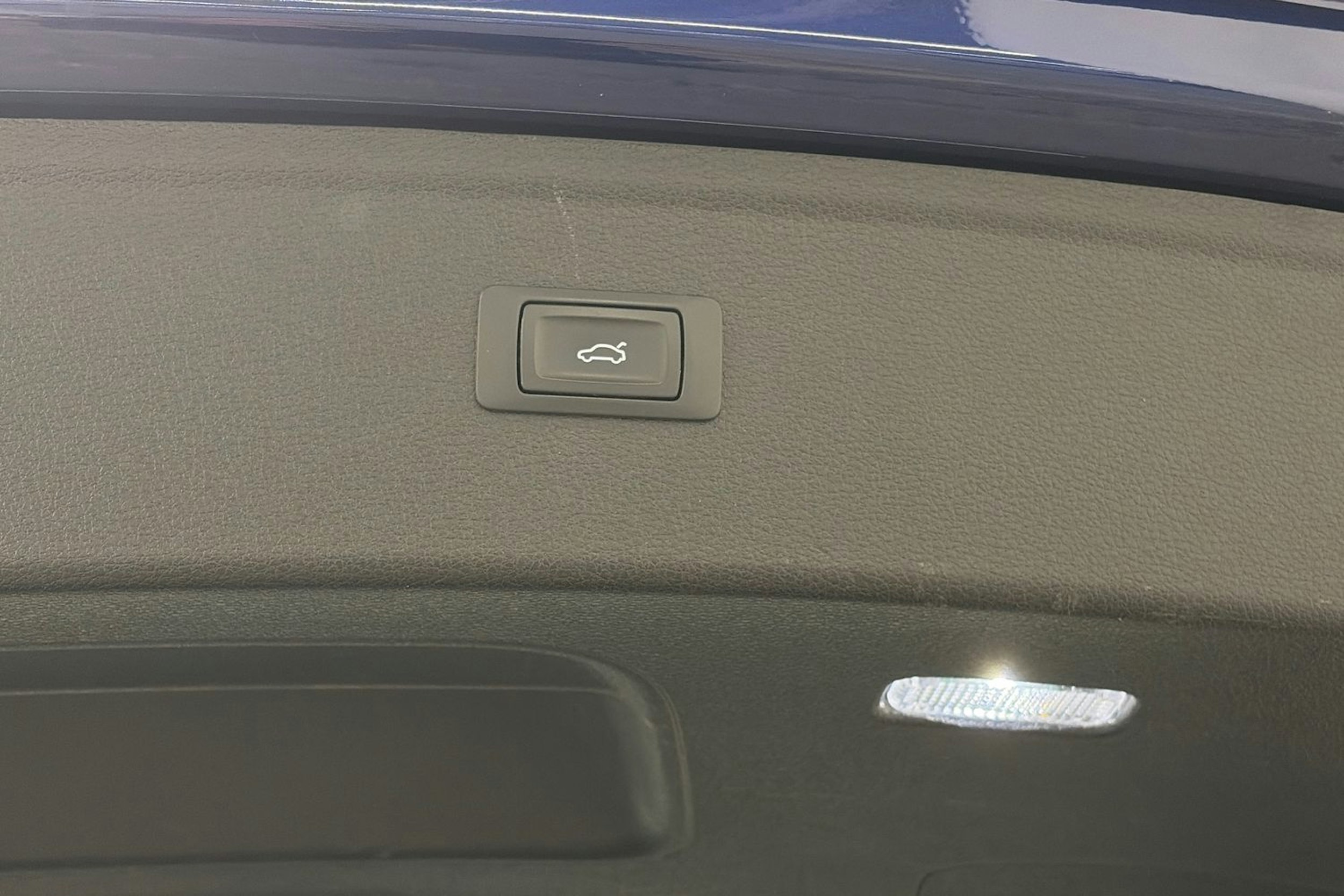 Sininen Audi Q5 2021 kuva 15.