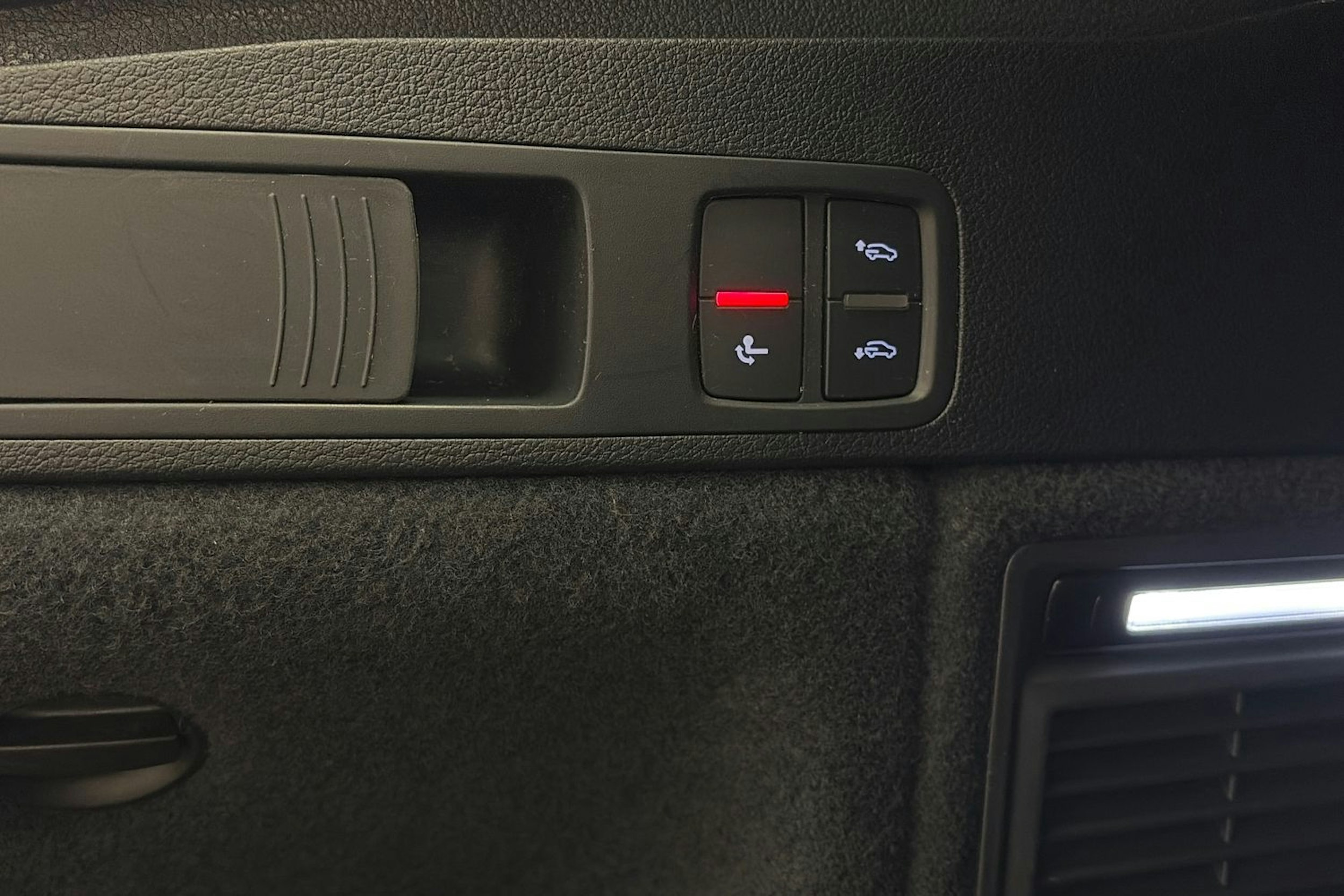 Sininen Audi Q5 2021 kuva 16.