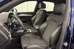 Sininen Audi Q5 2021 kuva 17.