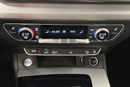 Sininen Audi Q5 2021 kuva 23.