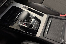 Sininen Audi Q5 2021 kuva 24.