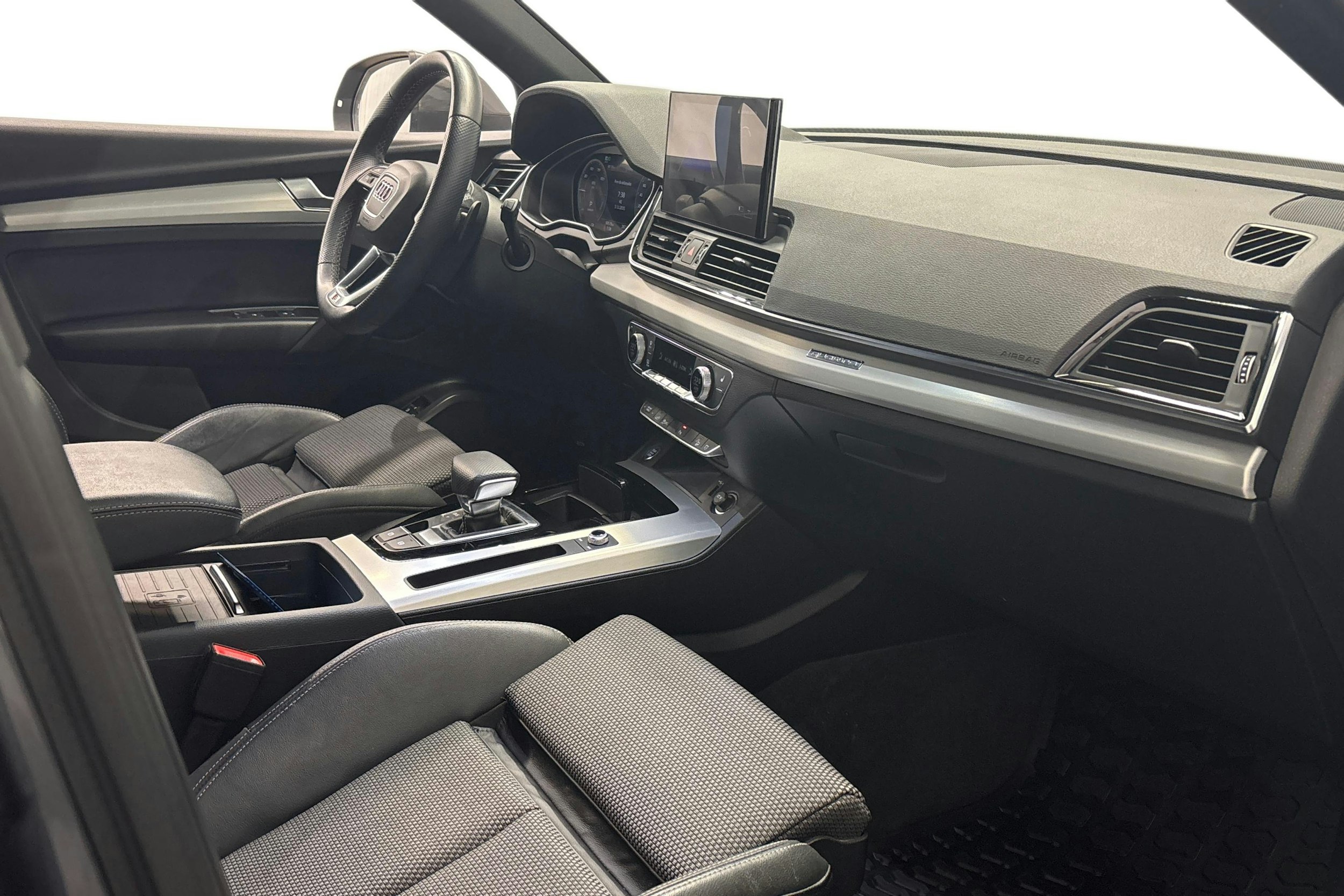 harmaa Audi Q5 2021 kuva 10.