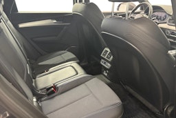 harmaa Audi Q5 2021 kuva 11.
