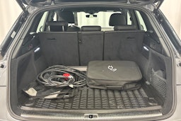 harmaa Audi Q5 2021 kuva 14.