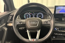 harmaa Audi Q5 2021 kuva 16.