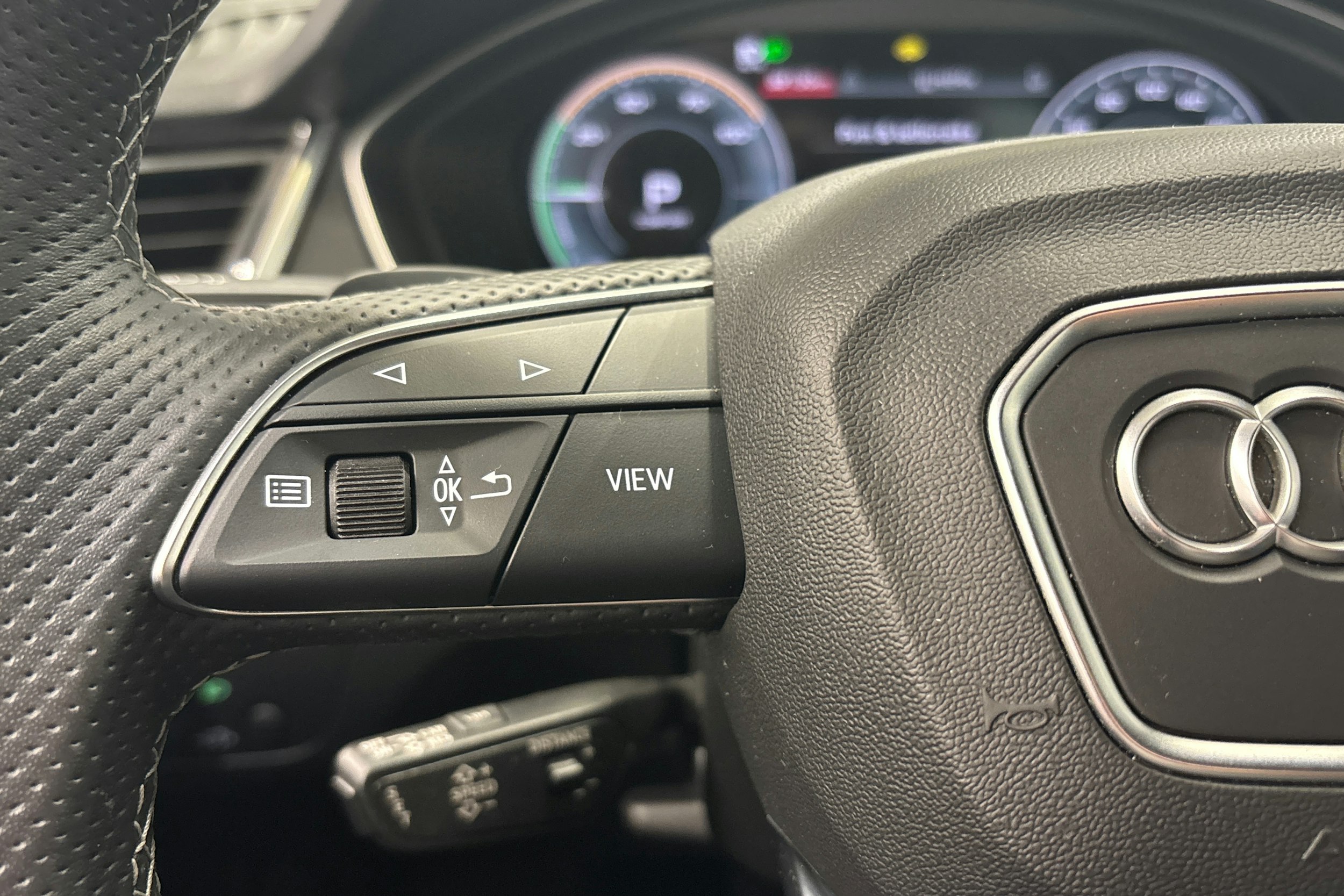 harmaa Audi Q5 2021 kuva 17.