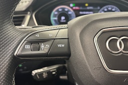 harmaa Audi Q5 2021 kuva 17.