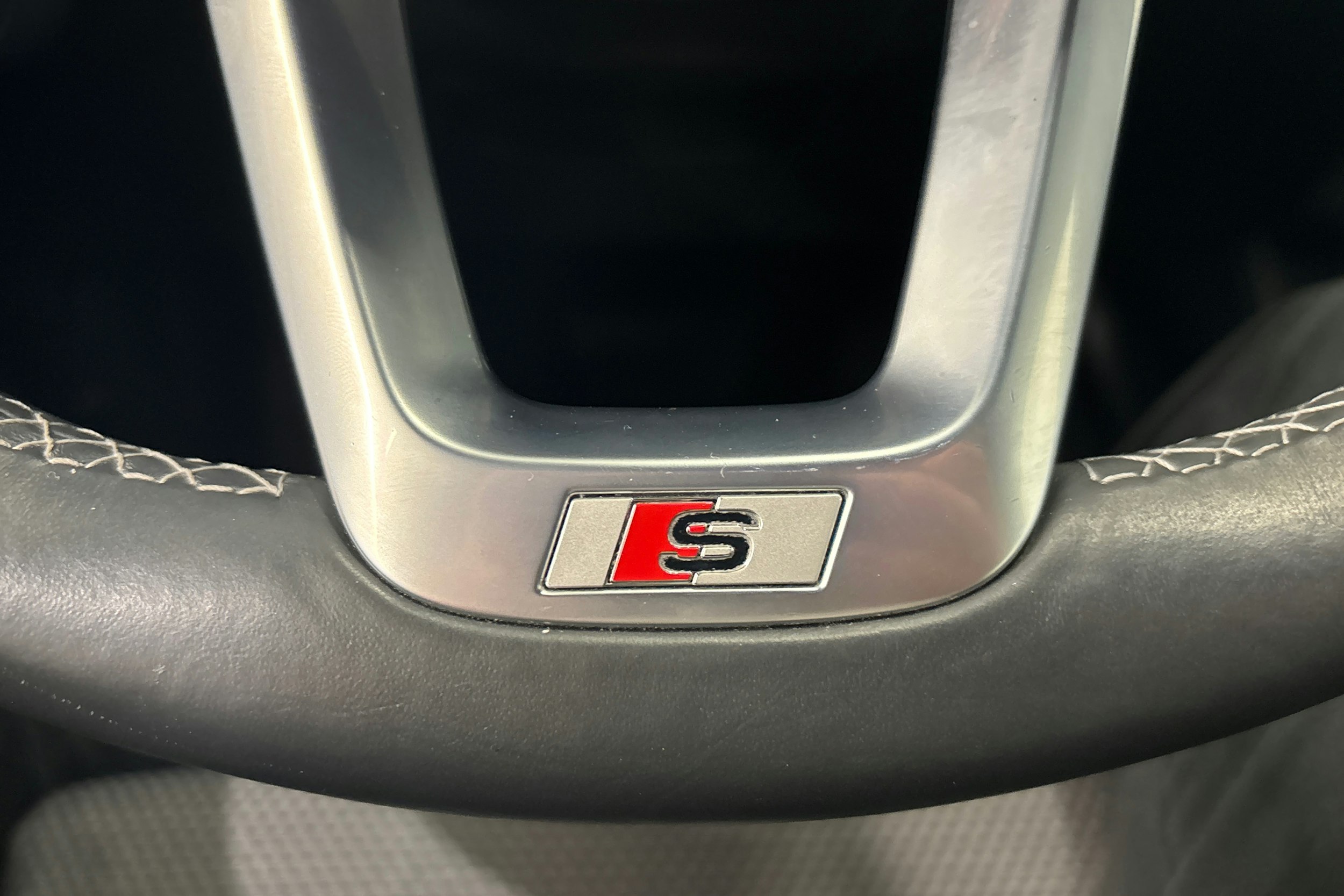 harmaa Audi Q5 2021 kuva 20.