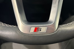 harmaa Audi Q5 2021 kuva 20.