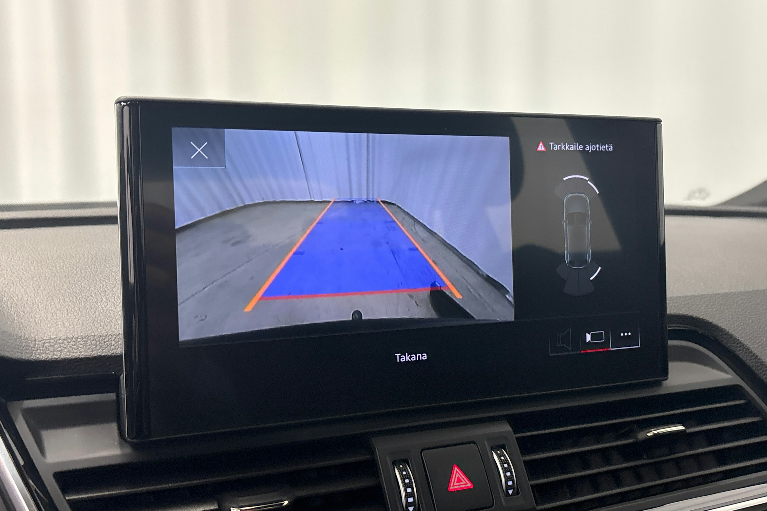 harmaa Audi Q5 2021 kuva 22.