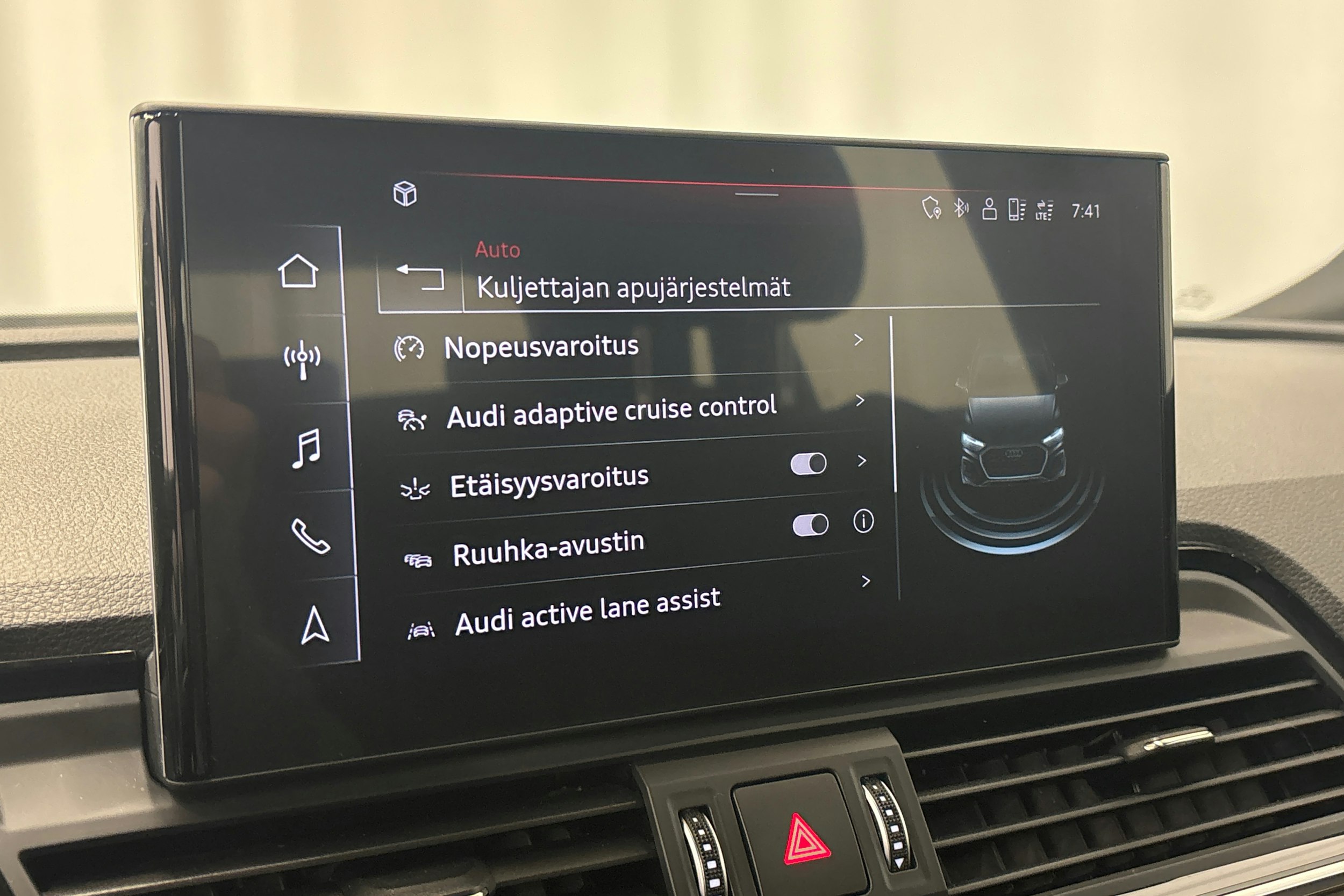 harmaa Audi Q5 2021 kuva 25.