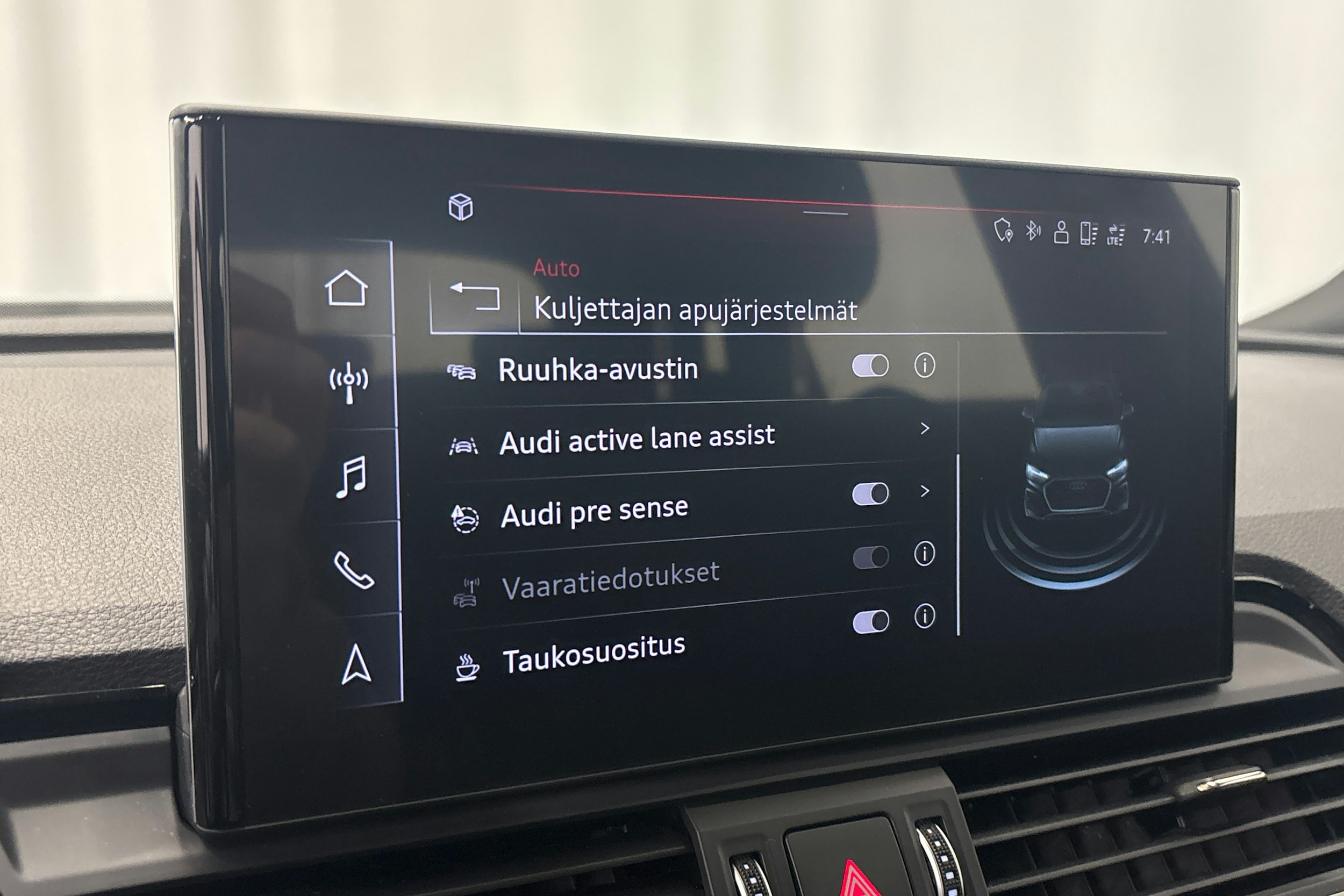 harmaa Audi Q5 2021 kuva 26.