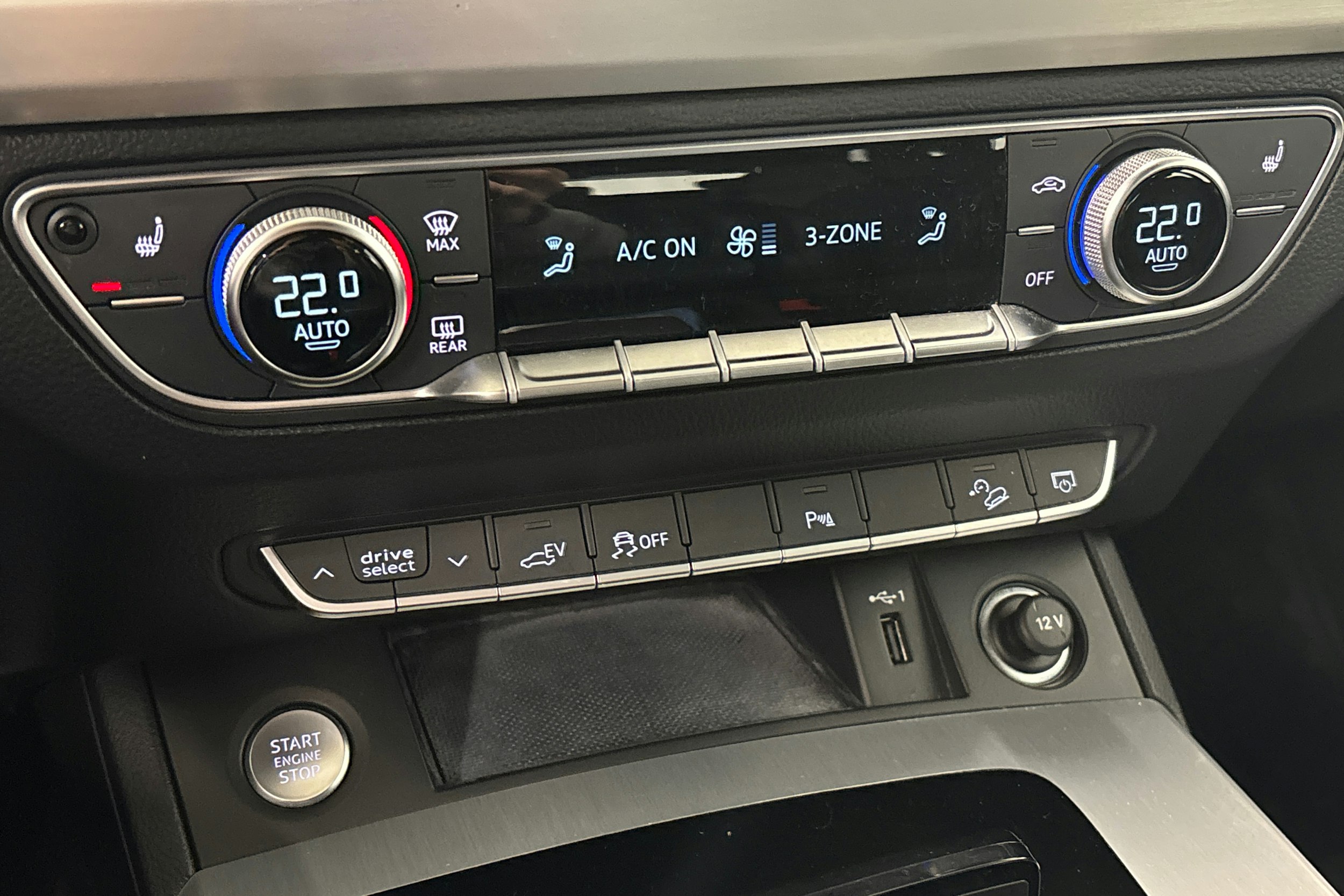 harmaa Audi Q5 2021 kuva 27.