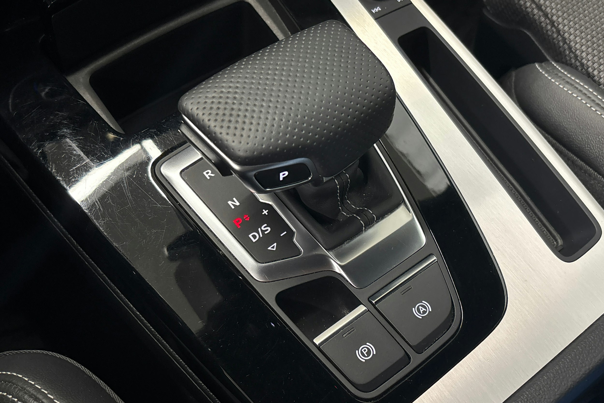 harmaa Audi Q5 2021 kuva 28.