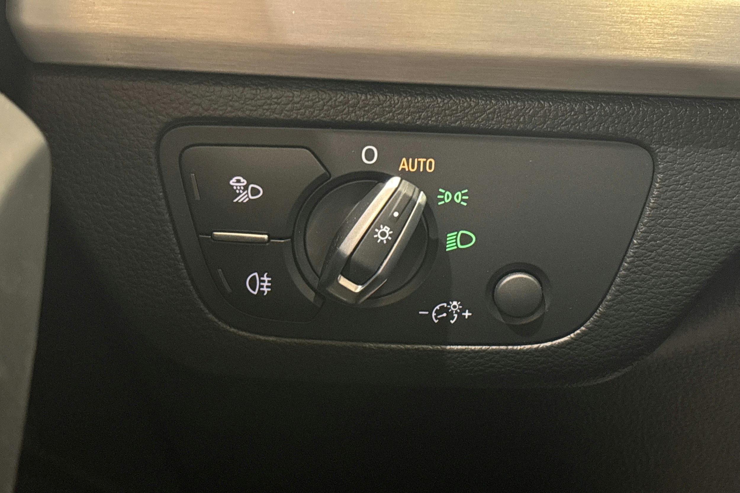 harmaa Audi Q5 2021 kuva 29.