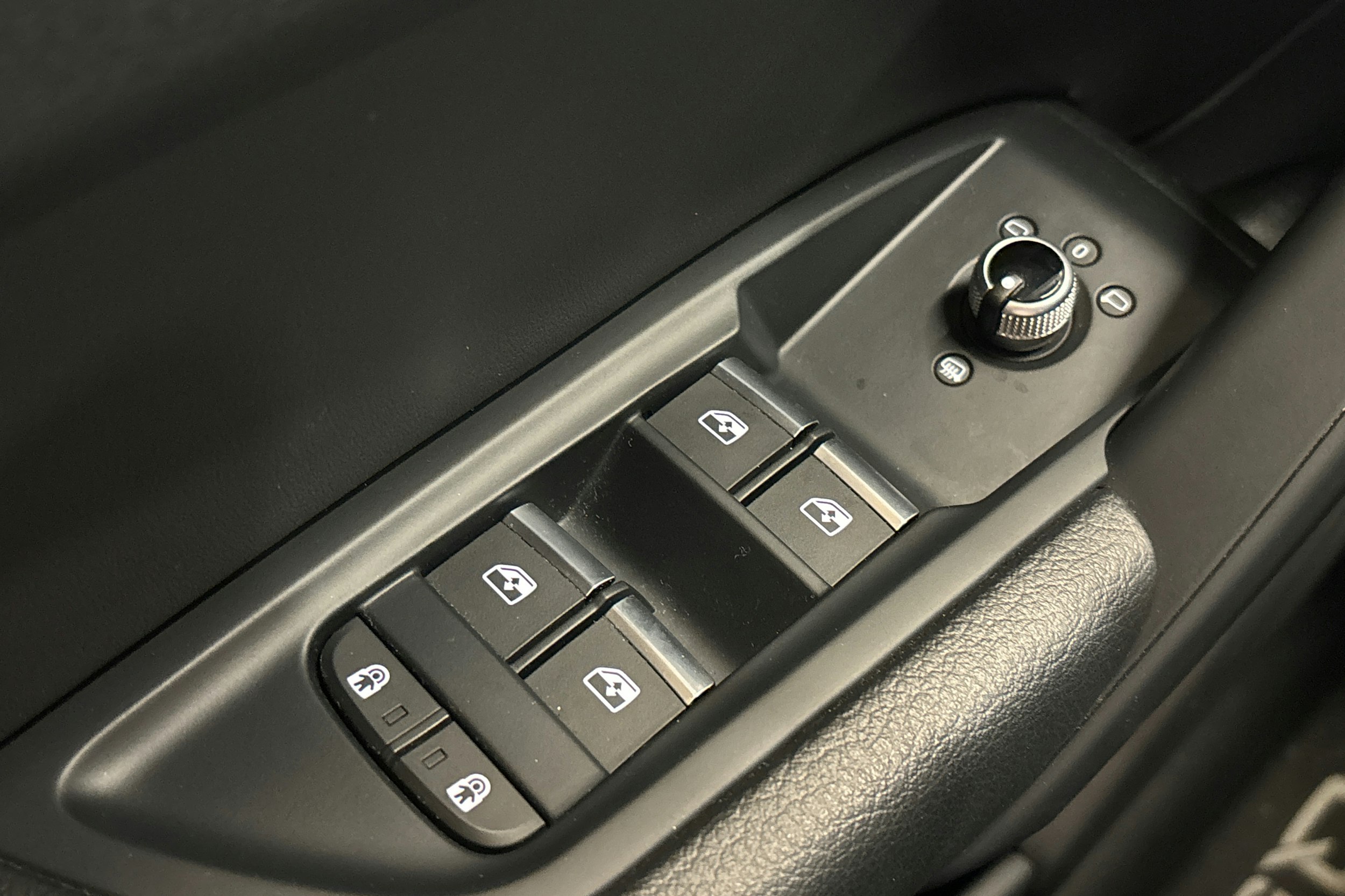 harmaa Audi Q5 2021 kuva 30.